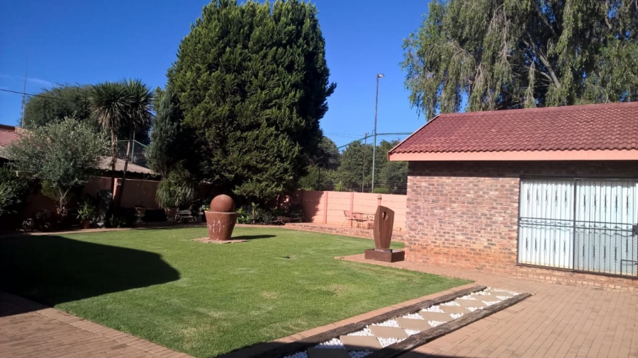 4 Bedroom Property for Sale in Wilkoppies North West